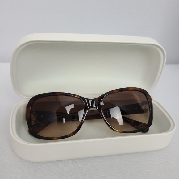 Diane Von Furstenberg Sunglasses & Case DVF592S FAITH - Picture 11 of 11